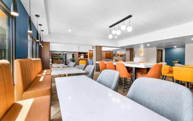 Comfort Inn & Suites York North