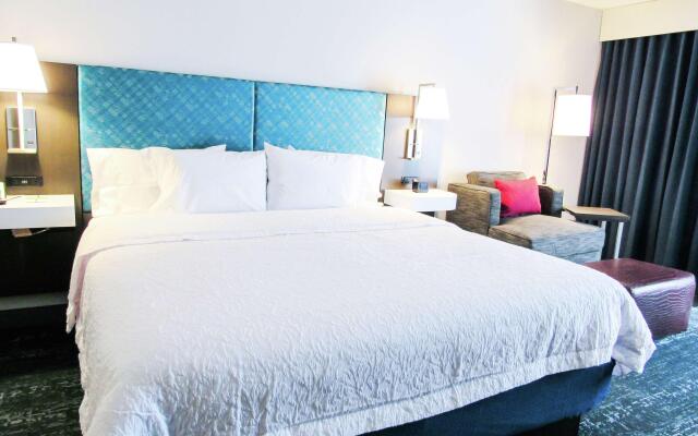 Hampton Inn & Suites Newtown