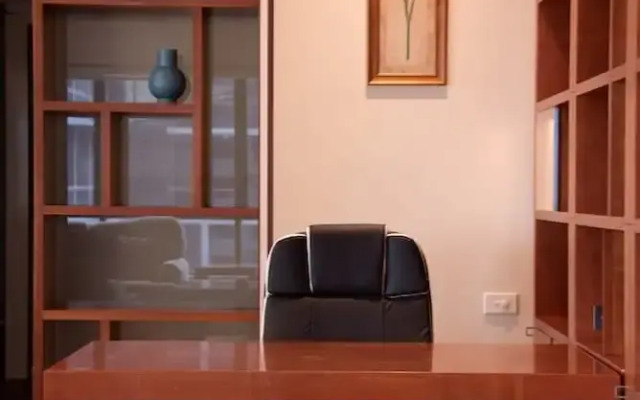 Elegant 4B 2B Unit in Melbourne CBD w/ Parking!