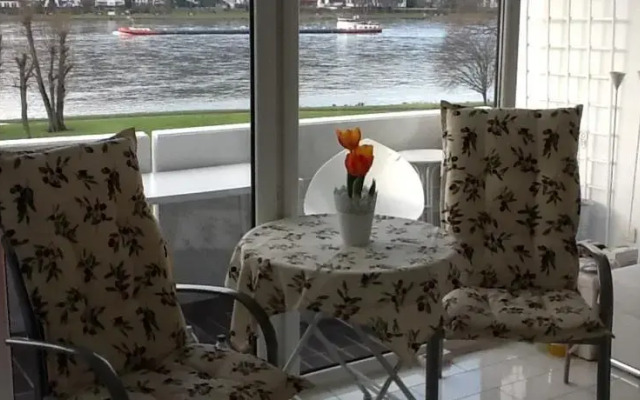 Ferienappartements Mit Top- Rheinblick
