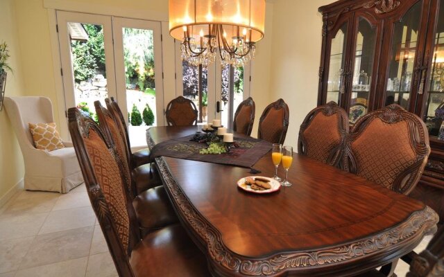 Lake's Edge Tuscan Lodge