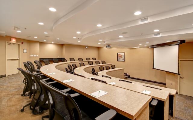 Holiday Inn & Suites Windsor Ambassador Bridge by IHG