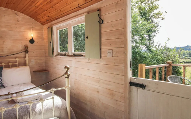 Aston - Shepherd Hut