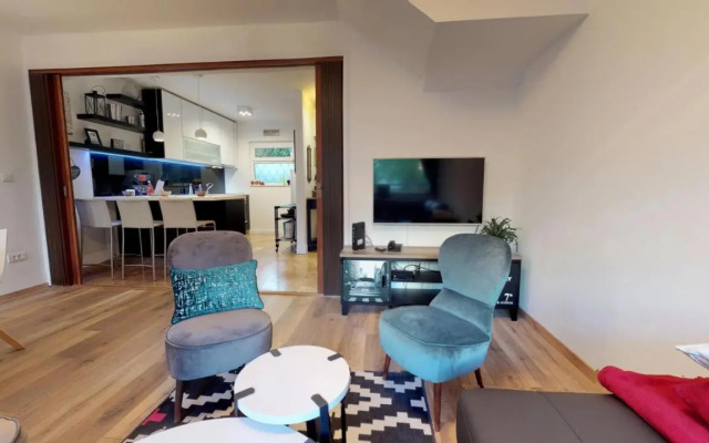 17 Ljubav Place
