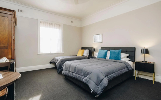 Hotel Gosford – Guest Rooms – Gosford