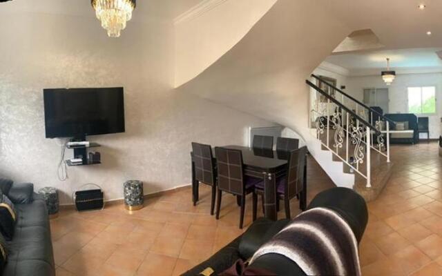 Villa avec piscine privée près de Casablanca Maroc