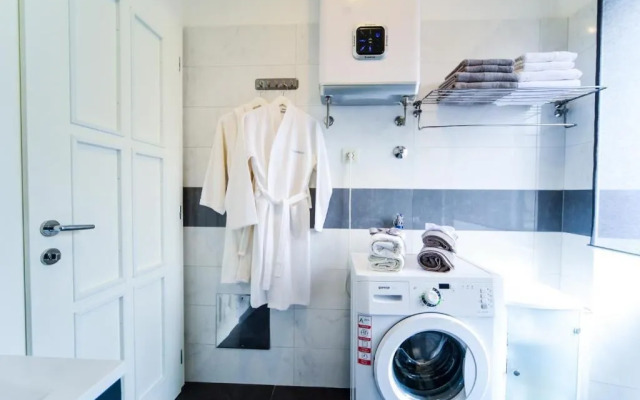 Central Palace Apartment