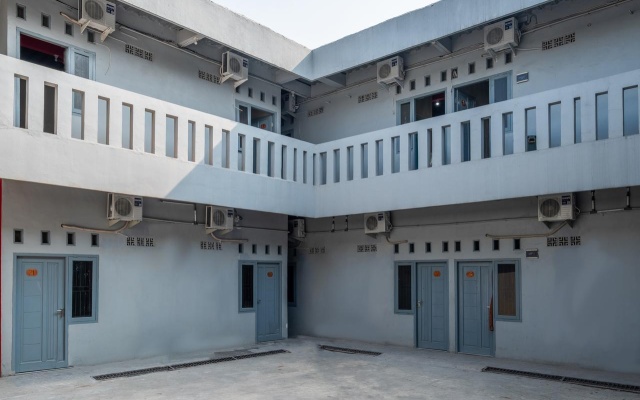 OYO 1120 Hotel Grand Liquid — 2-star hotel in Karawang