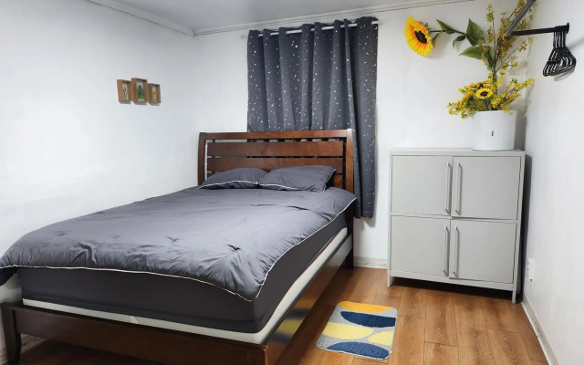 Newly renovated spacious 2 bedroom unit in HBC