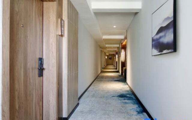 Yuefeng Boutique Hotel (Longyandong Station)