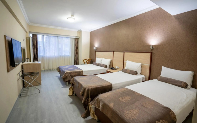 Halley Hotel
