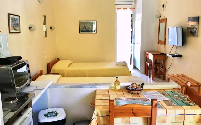 Almyra Apartments & Studios