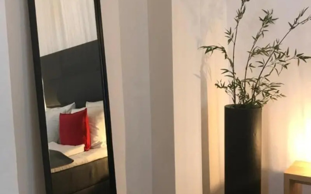BARONHAUS Aparthotel & Suites