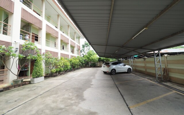 Arunroj Apartment