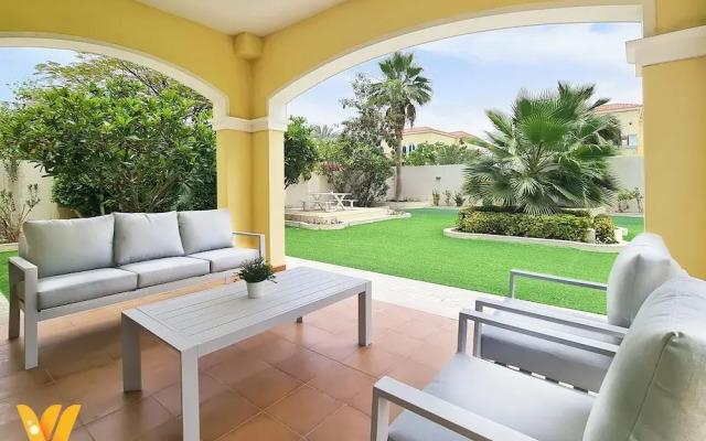 Venduras- Luxe 3BR Villa Jumeirah Park