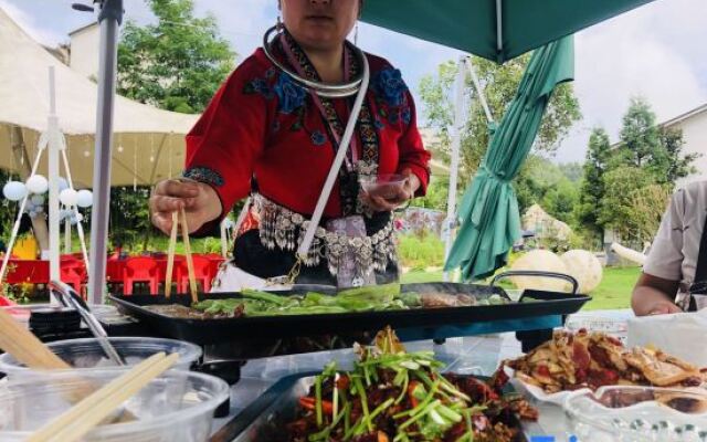 Tuta Yunxuan Hotel (Qiandongnan Danzhai Wanda Town)