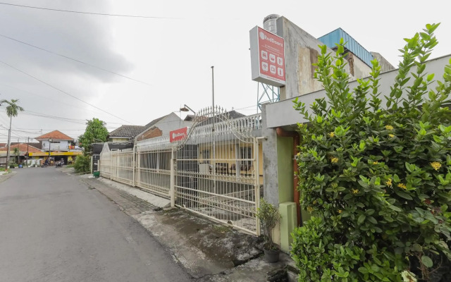 OYO 1289 Cbr Residence