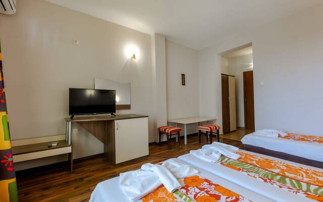 Family Triple Room in Dafinka Guest House