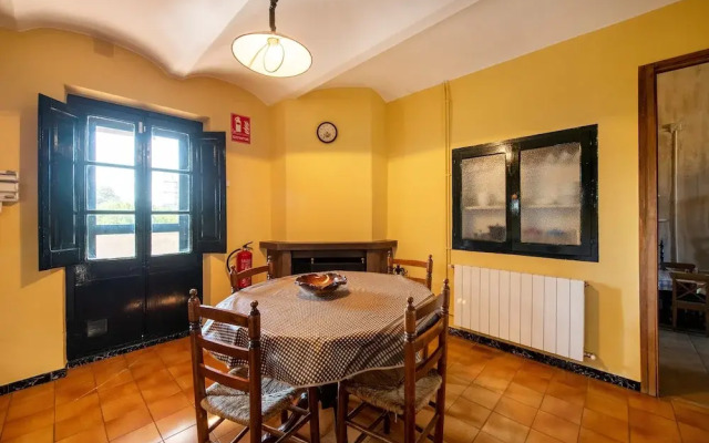 Can Cirera, Rural House In Girona