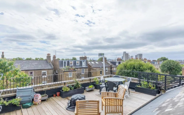 Top Floor 1BD Flat With Balcony - Ladbroke Grove