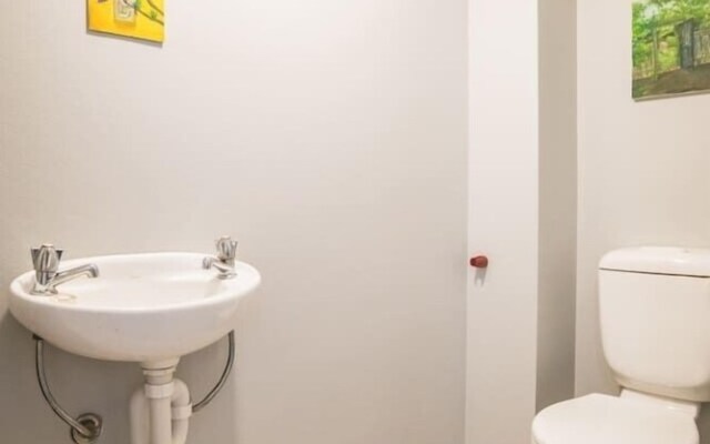 Rustic Hardwood 2 Bedroom Apartment in Randwick