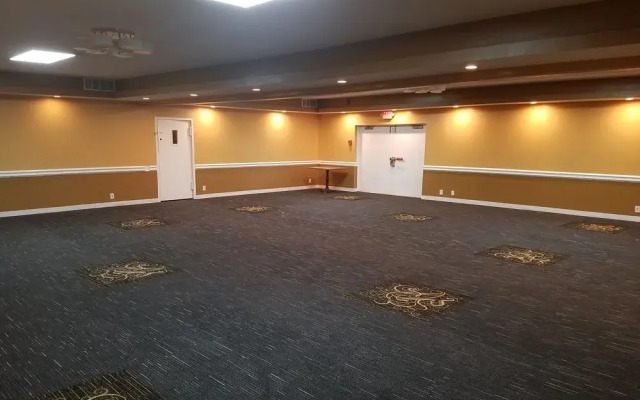 Rodeway Inn & Suites