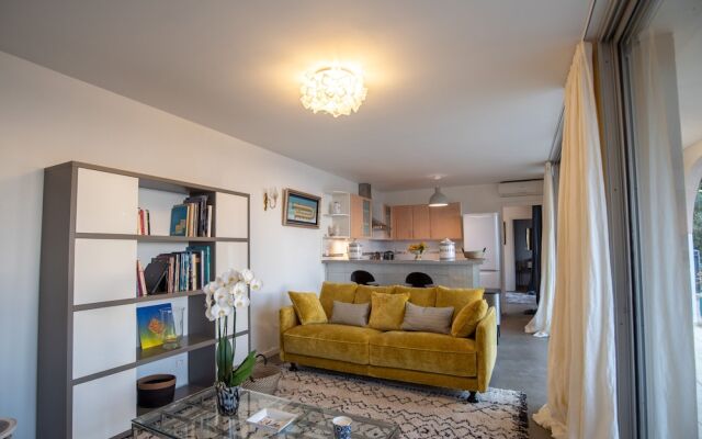 Appartement Dans Villa rez de Jardin vue mer