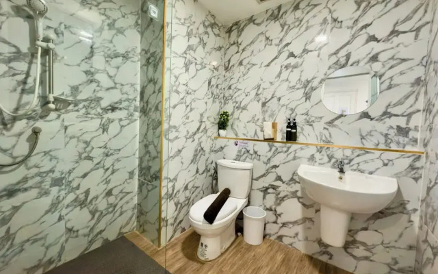 Breezewood Bangkok Hotel