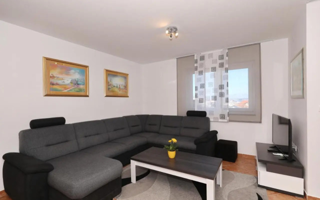 Apartment Dora