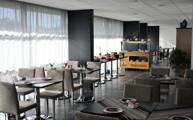 Alezan Hotel