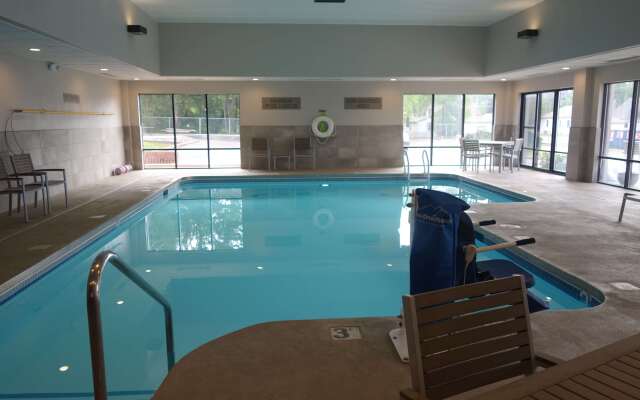 Country Inn & Suites by Radisson, La Crosse, WI
