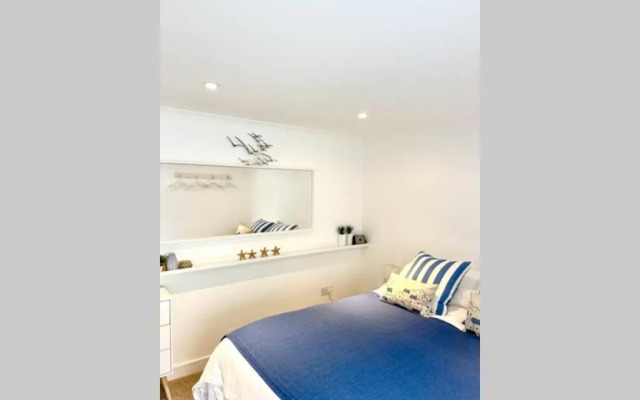 Luna Beach - Luxury Carbis Bay Apartment + Parking