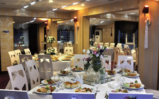 Grand Atakum Hotel