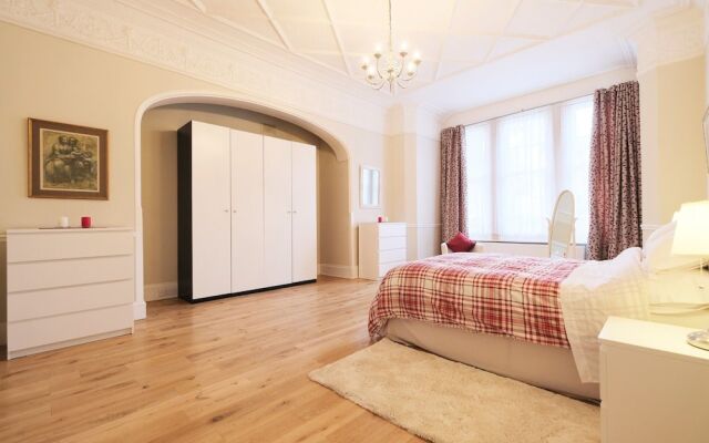 Amazing 3-bedroom Garden Flat for 6 in Ealing