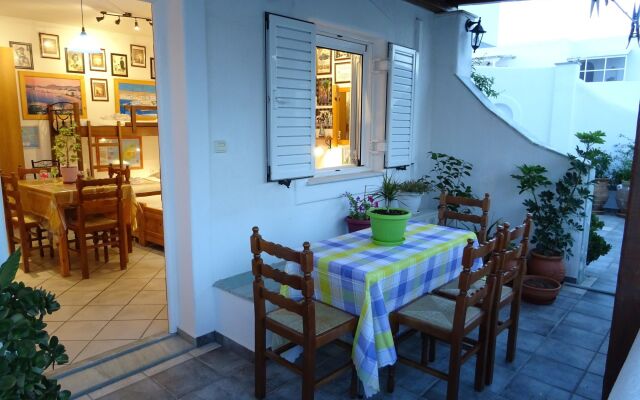 Kontaratos Studios & Apartments