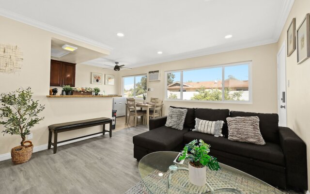 Sunny & Cheerful Near I-10 ~ Queen Beds ~ Parking