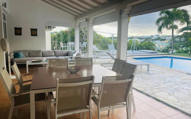 Maison villa 4 chambres Piscine jacuzzi 5mn de la plage