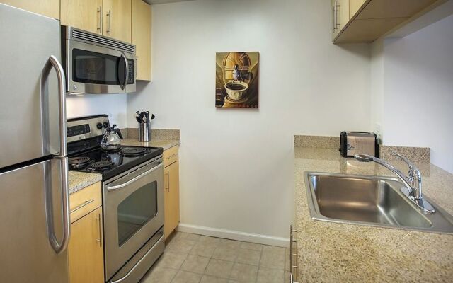 Premier Furnished Apt at Grove Pointe