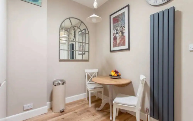 Central 2 Bedroom Flat With Castle View Sleeps 4