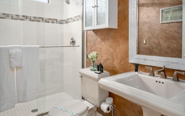 Minnezona Elegant Home w Poolside Retreat