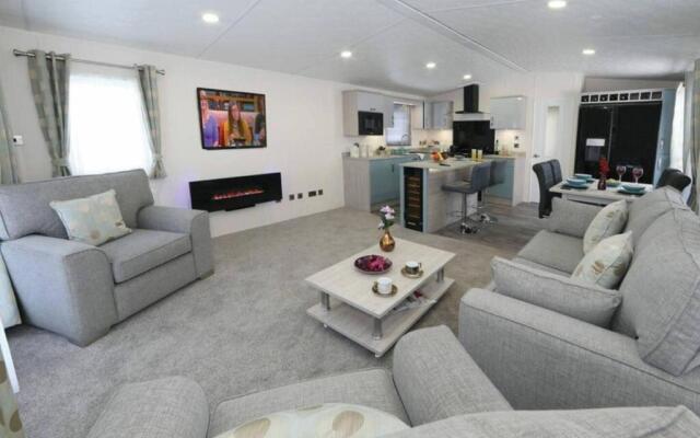 Superior 6 Berth Holiday Home in Suffolk,