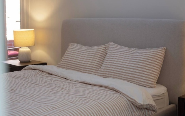 Sanctuary on Stanhope - Art & Modern Luxury – Guest Rooms – Melbourne