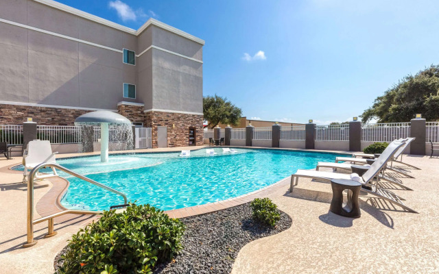 La Quinta Inn & Suites by Wyndham Rockport - Fulton