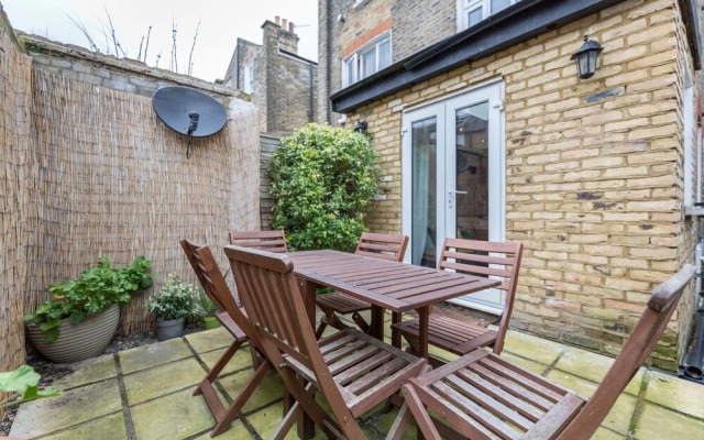 Clapham 2Bed with Patio by BaseToGo