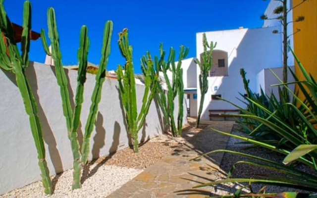 Hostal Doña Lola Marina