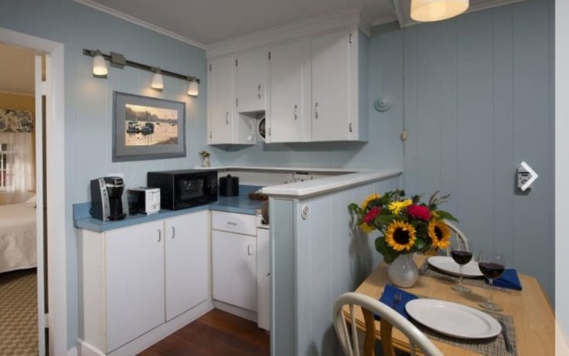 Dockside Guest Quarters & Restaurant