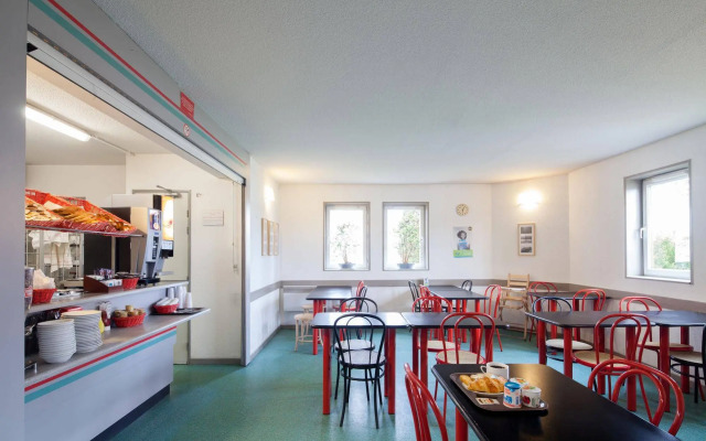 B&B HOTEL Calais Centre Saint-Pierre