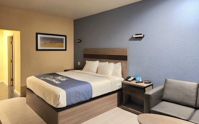 Days Inn by Wyndham Freeport