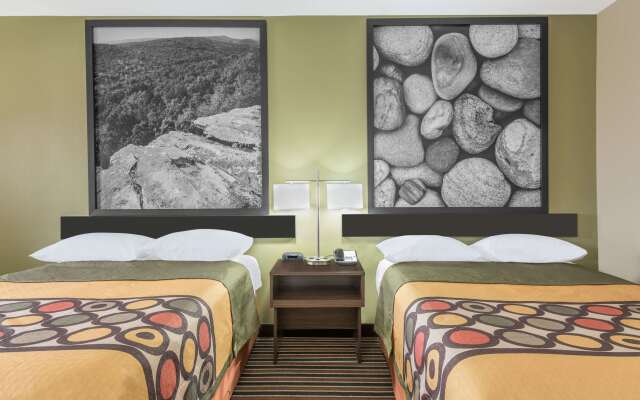 Super 8 by Wyndham Bryant Little Rock Area