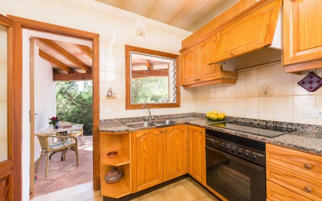 BARCELO-DANUS - Chalet with terrace in Porto Colom. Free WiFi